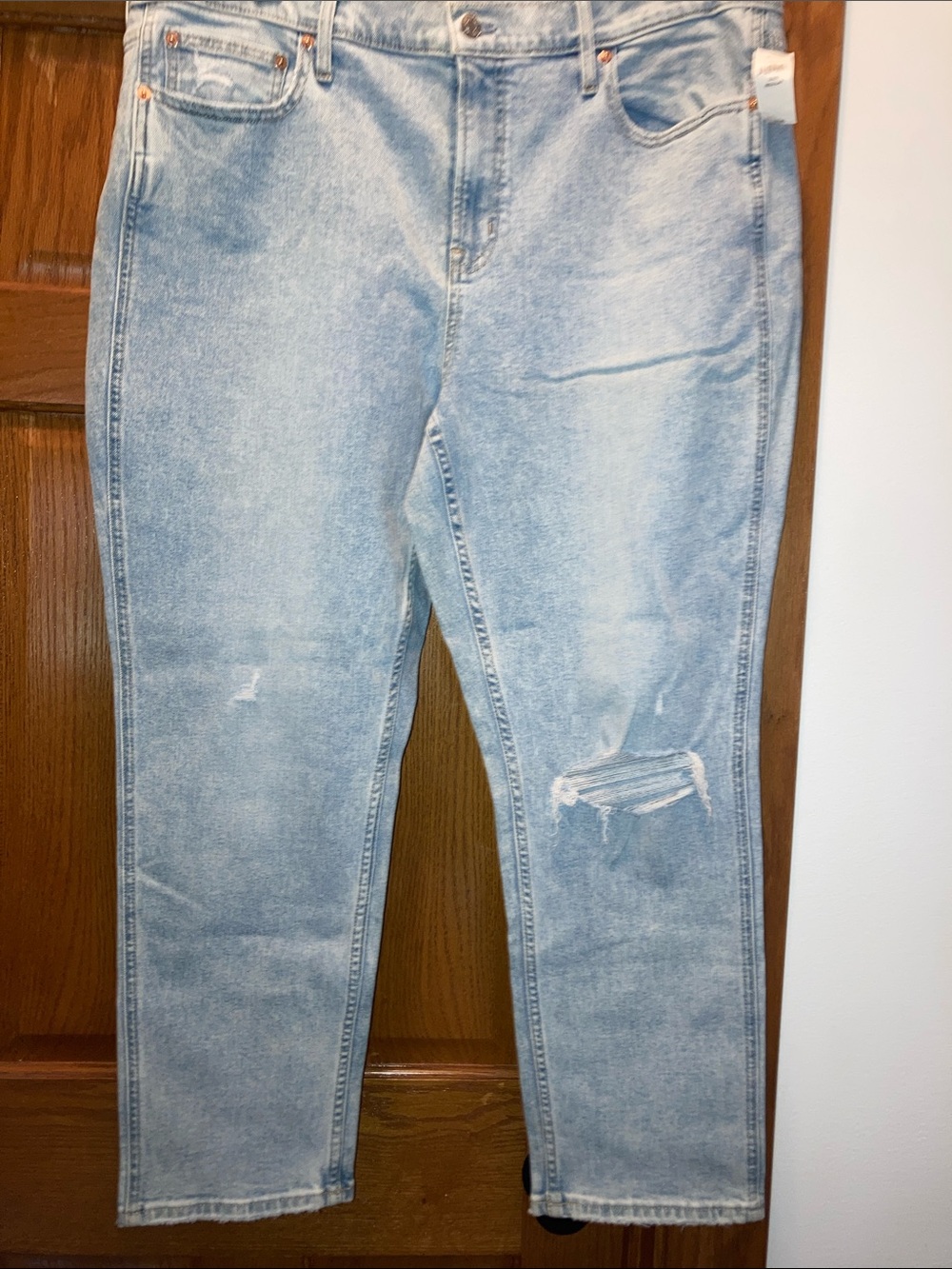 GAP Light Blue Distressed Women’s Jeans